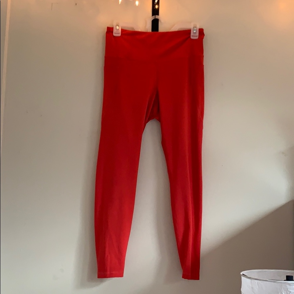 OLD NAVY COMPRESSION LEGGINGS-WITH POCKETS!!